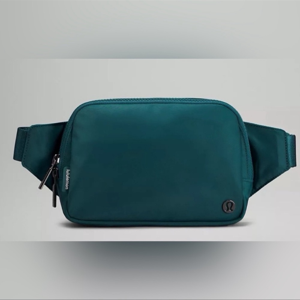 Lululemon 2L Green Jasper large belt bag